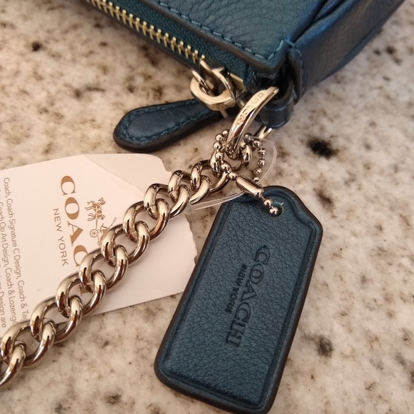 NWT COACH Pebbled Leather Large Wristlet 19 F53340
